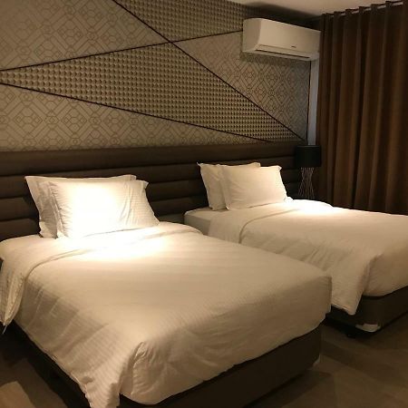 Maxx Hotel Ortigas Pasig City Экстерьер фото
