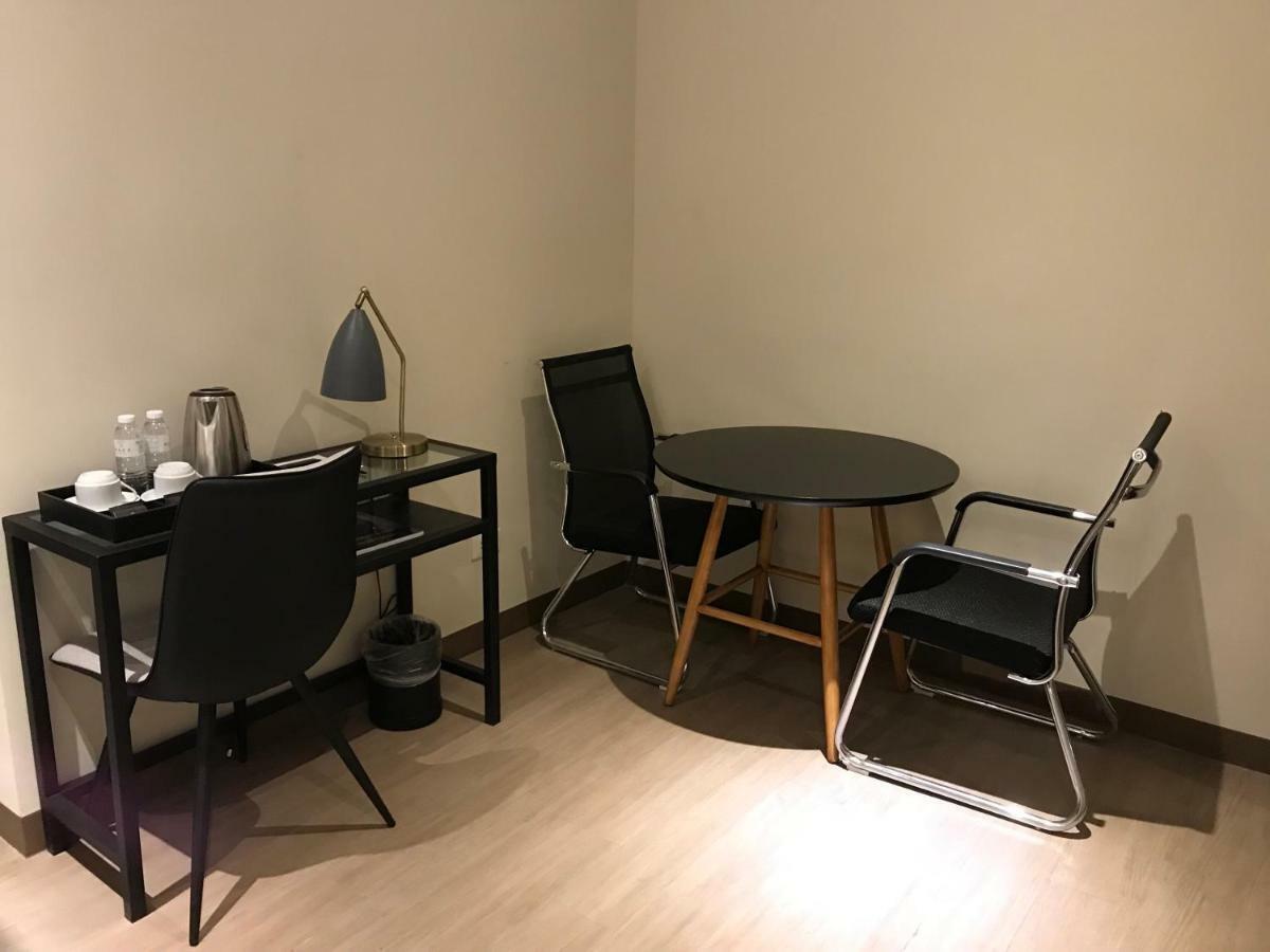 Maxx Hotel Ortigas Pasig City Экстерьер фото