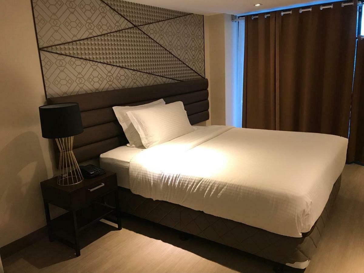 Maxx Hotel Ortigas Pasig City Экстерьер фото