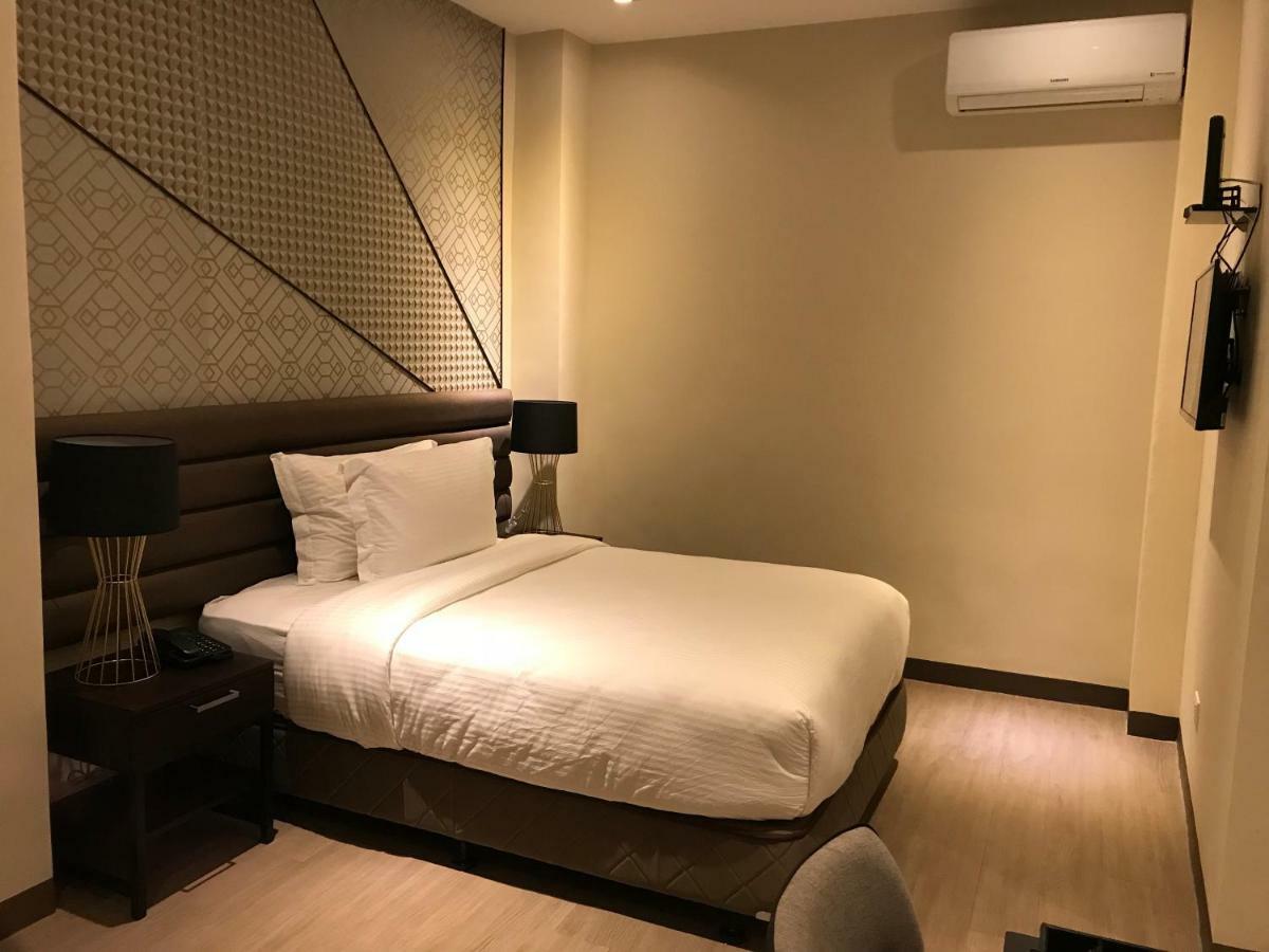 Maxx Hotel Ortigas Pasig City Экстерьер фото