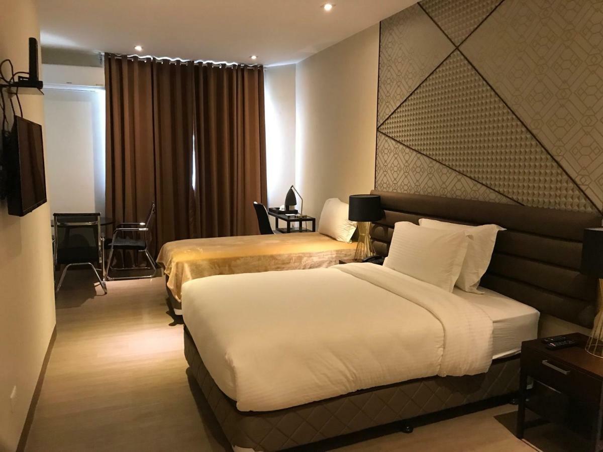 Maxx Hotel Ortigas Pasig City Экстерьер фото