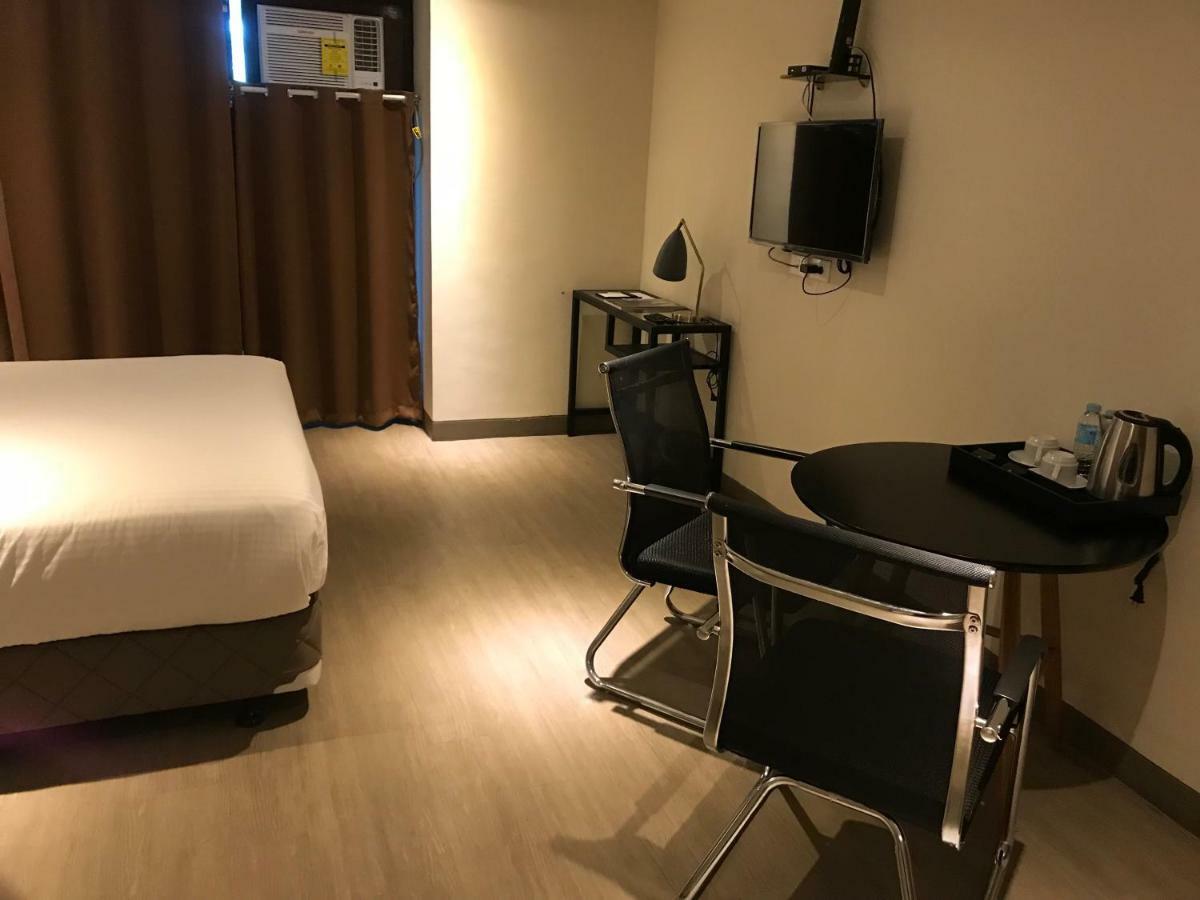Maxx Hotel Ortigas Pasig City Экстерьер фото
