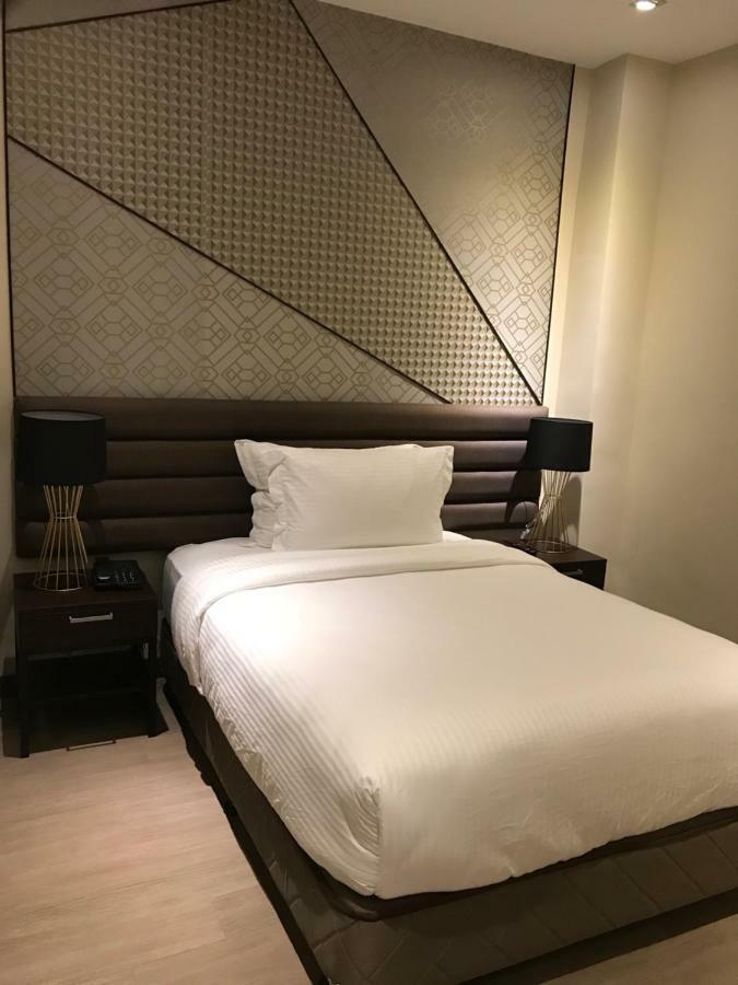 Maxx Hotel Ortigas Pasig City Экстерьер фото