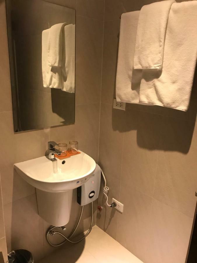Maxx Hotel Ortigas Pasig City Экстерьер фото