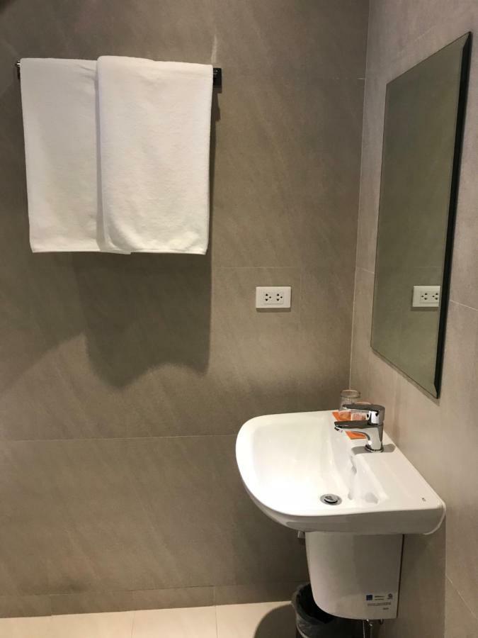 Maxx Hotel Ortigas Pasig City Экстерьер фото