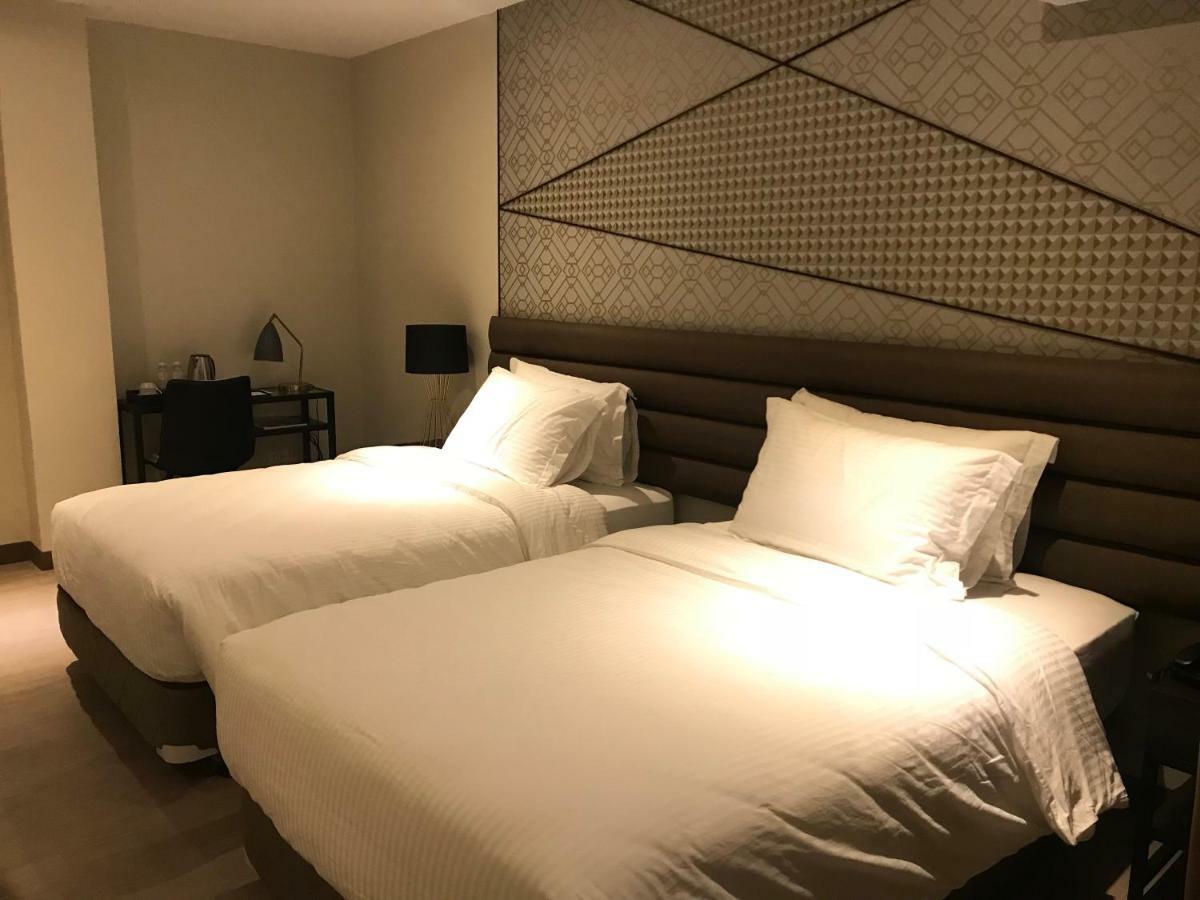 Maxx Hotel Ortigas Pasig City Экстерьер фото